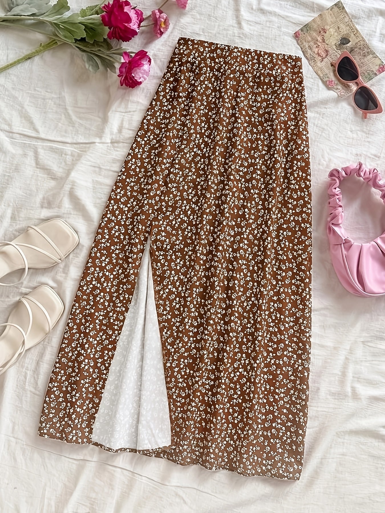 Women's midi skirt with floral pattern and slit – feminine A-line summer skirt for leisure & vacation