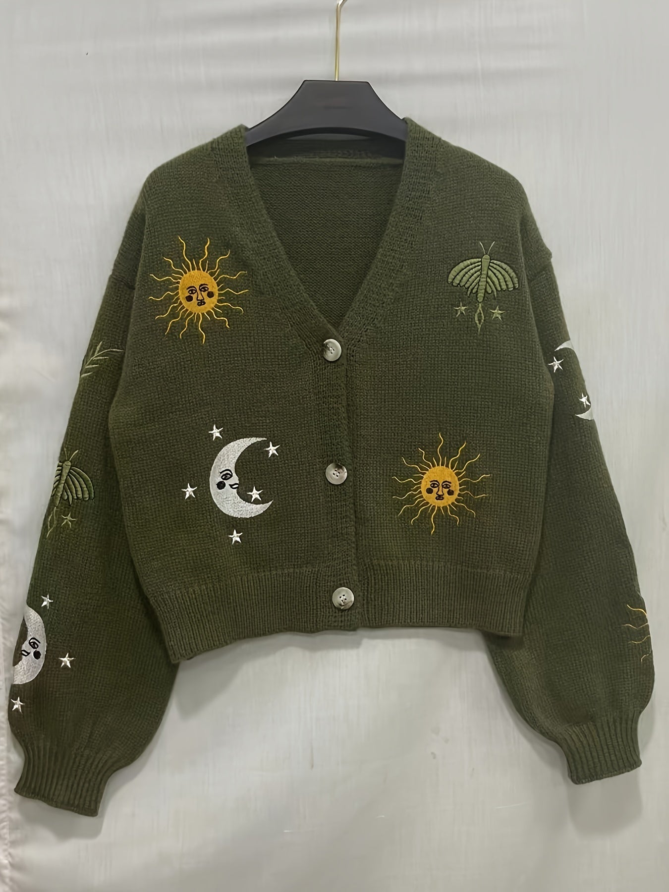 Cardigan Strickjacke mit Sonnen-, Mond- & Mottenstickerei