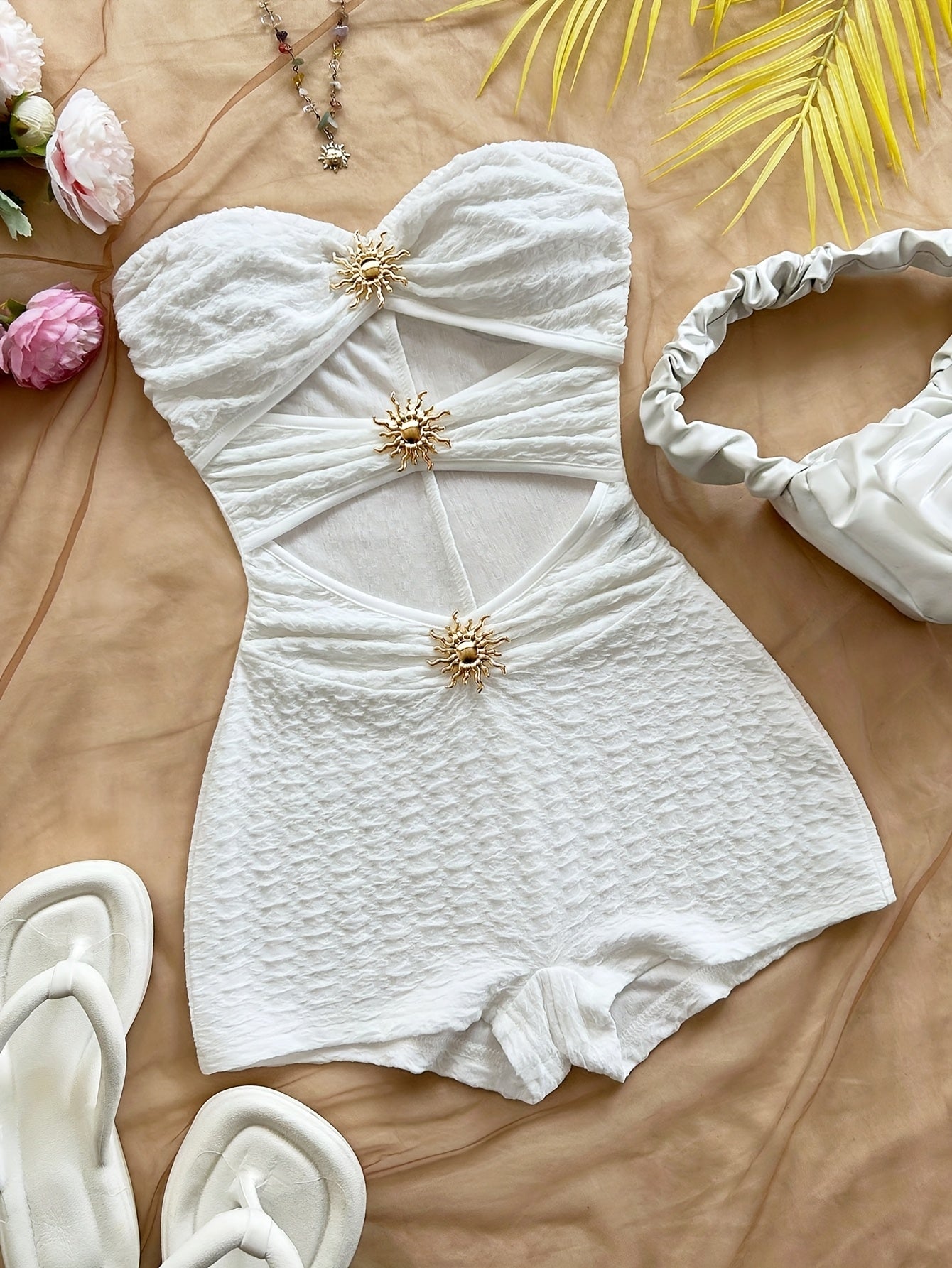 Women's Retro-Style Swimsuit with Leopard Print and Cut-Out Design – Fashionable Bandeau Swimsuit for Summer