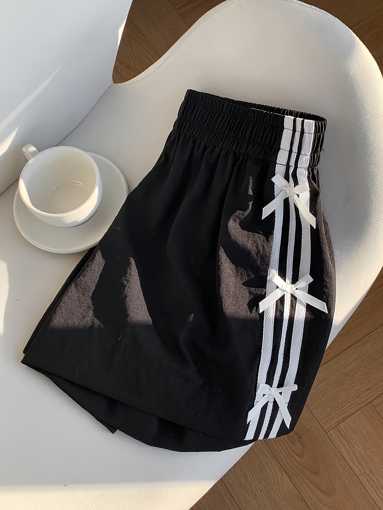 Women's casual shorts with bows and stripes for summer – regular fit, vacation style