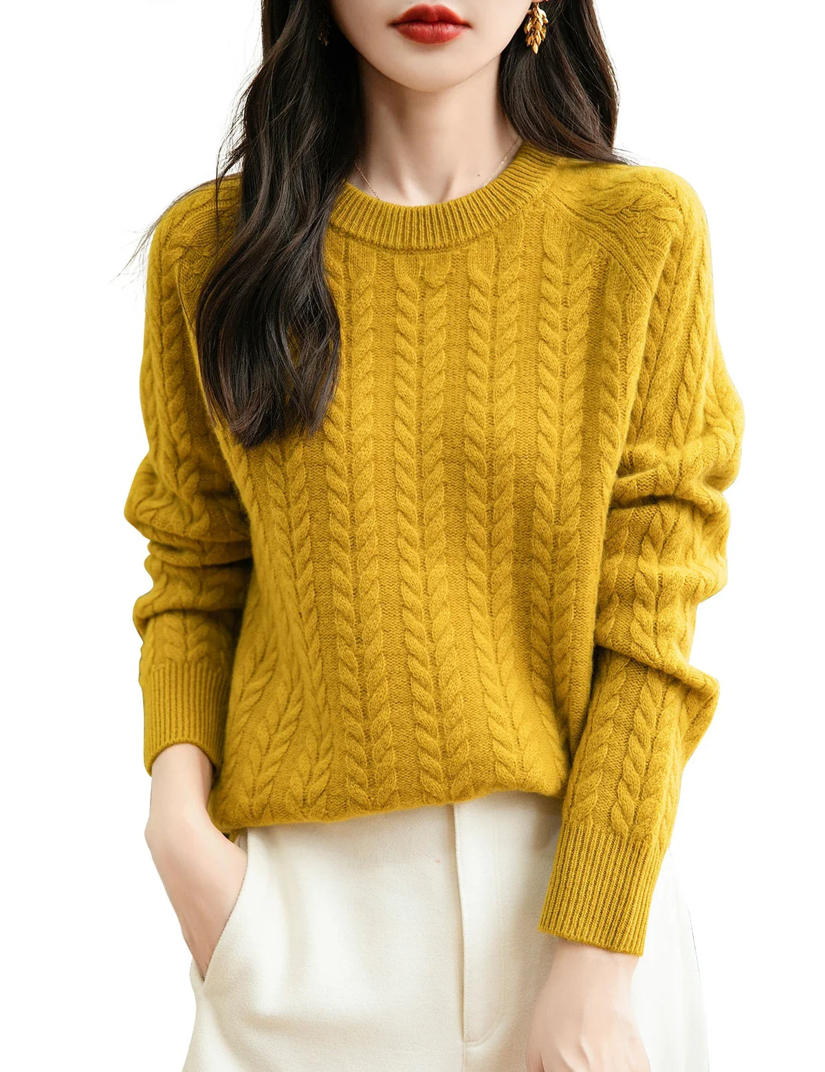 Women's cable-knit sweater with crew neck in caramel brown