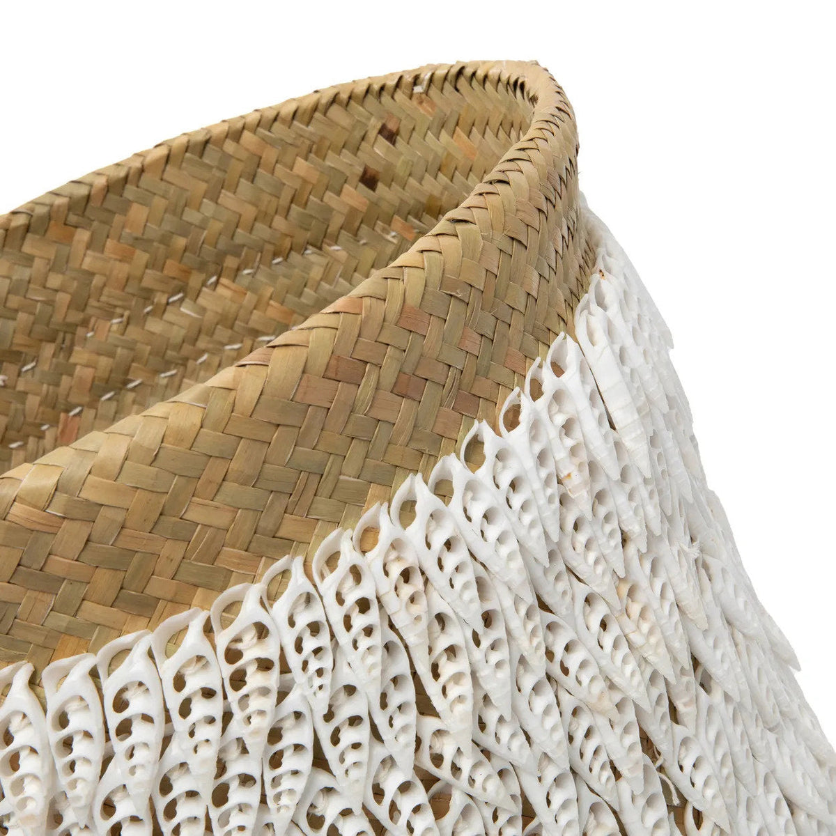 Mand pandan en schelpen handgemaakt, naturel wit – Ø 34 x 40 cm, voor wasgoed, speelgoed of plant