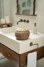 Opbergmand rotan met deksel en cowrieschelpen, naturel bruin, 23 x 23 x 15 cm