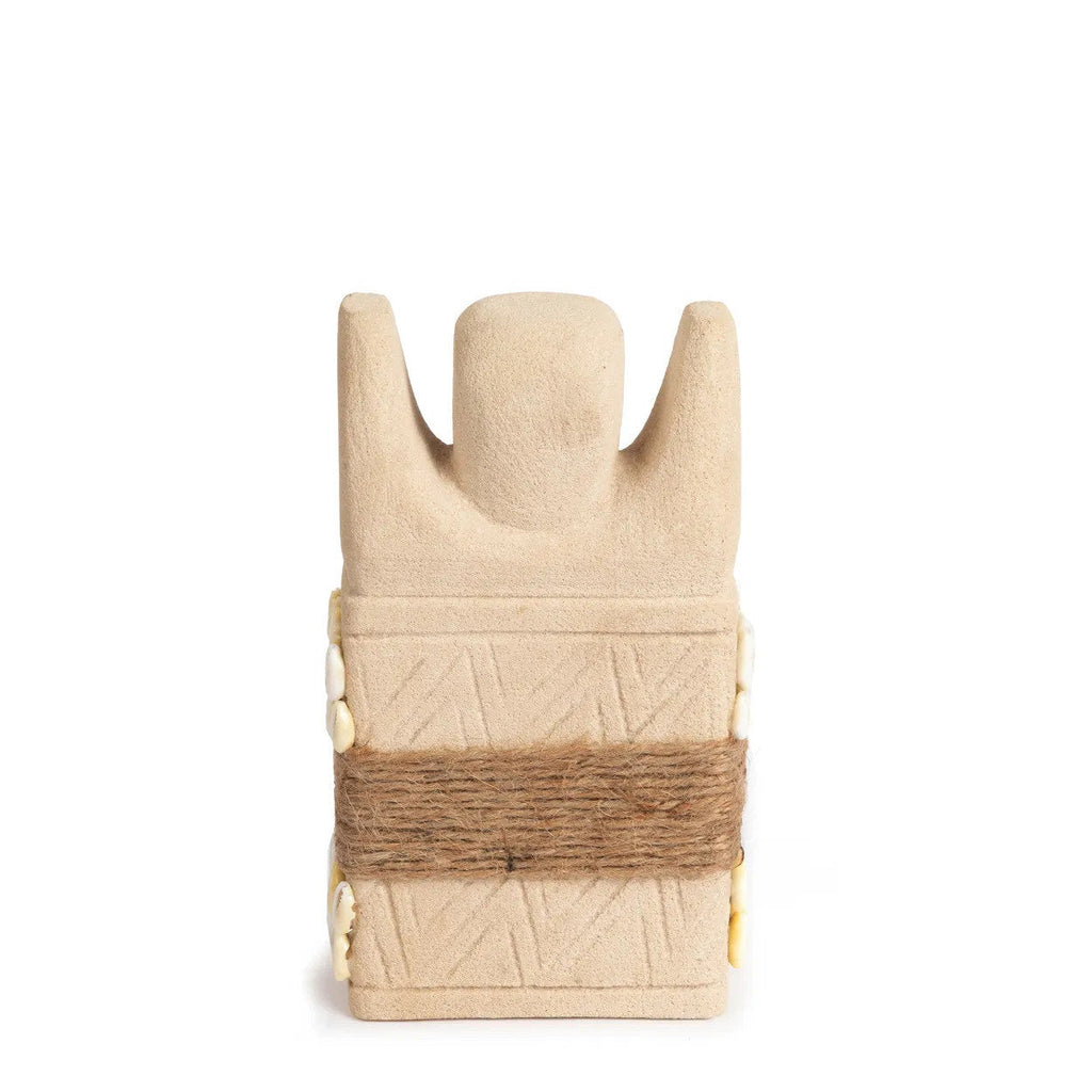 Decoratiebeeld zandsteen met schelpen, Sumba Steen #28, natuurlijk, h 17 x b 5 x l 9 cm