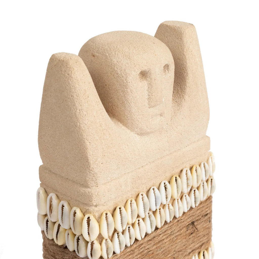 Decoratiebeeld zandsteen met schelpen, Sumba Steen #28, natuurlijk, h 17 x b 5 x l 9 cm