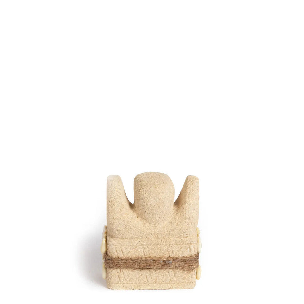 Stenen beeld zandsteen handgesneden Sumba #28 S, naturel – 4 x 9 x 10 cm, woondecoratie