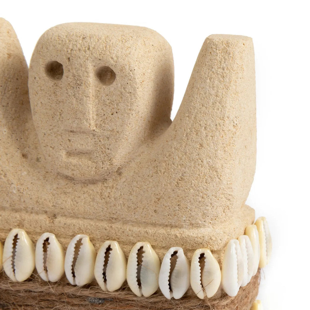 Stenen beeld zandsteen handgesneden Sumba #28 S, naturel – 4 x 9 x 10 cm, woondecoratie