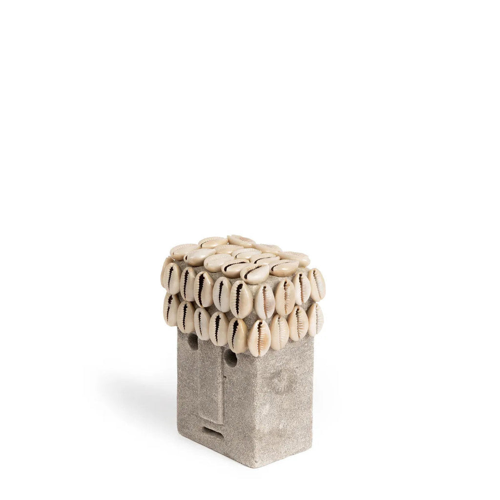 Beeld zandsteen handgesneden Sumbasteen #29, grijs met kauri-schelpen – 5 x 7 x 11 cm, woonkamer