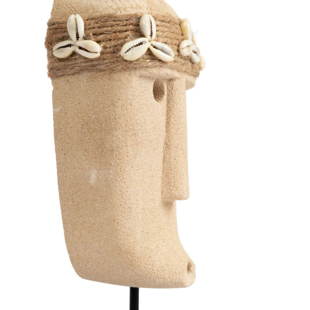 Decoratief beeld zandsteen Sumbasteen #34 met schelpen op voet, naturel – 19 x 5 x 6 cm