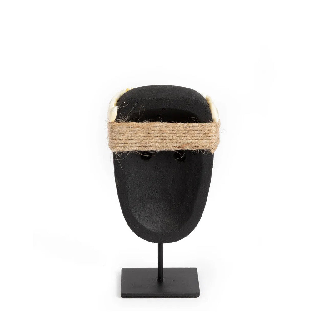 Stenen beeld zandsteen handgesneden zwart, Sumba Steen #35 – 5 x 7 x 16 cm