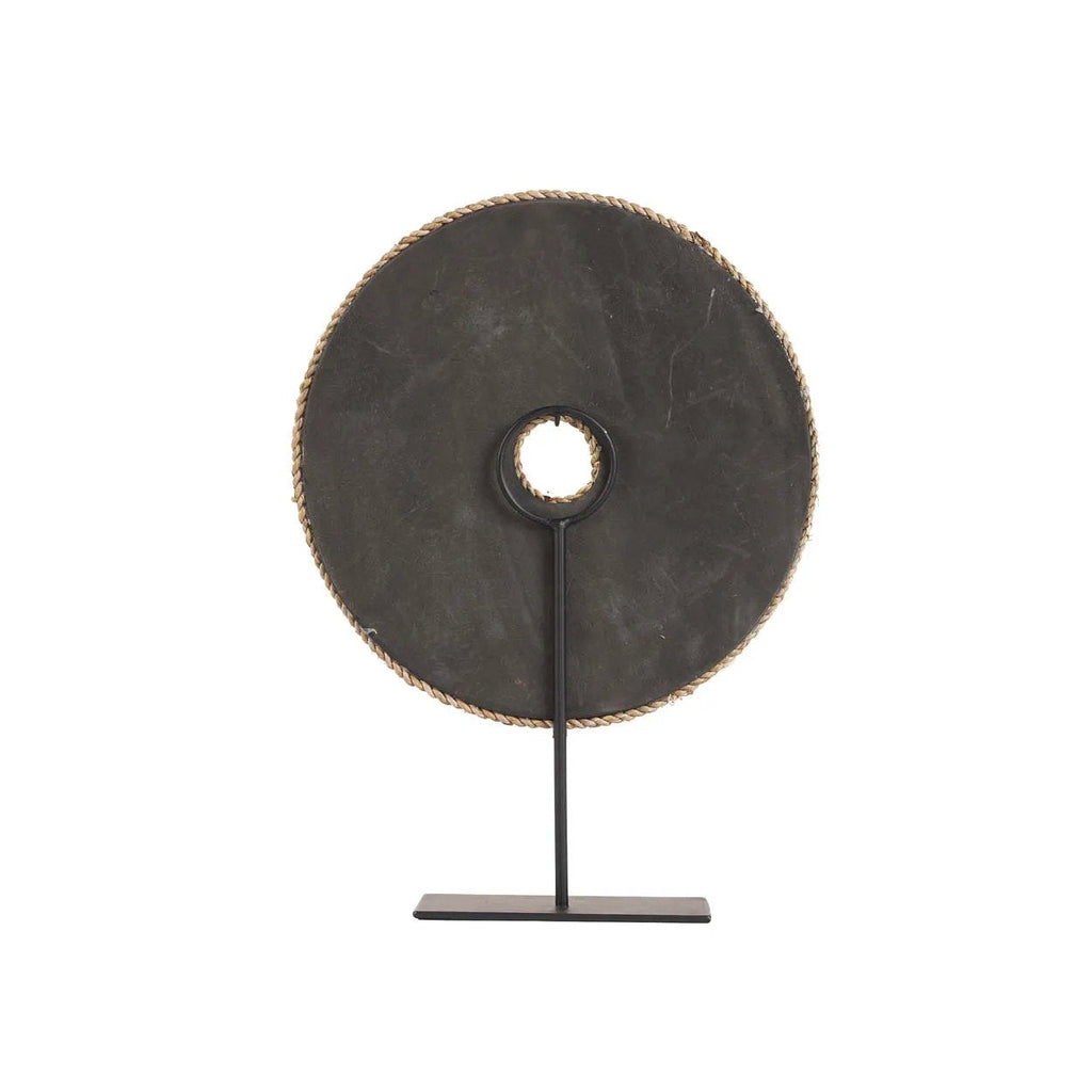Decoratieobject schelpen op standaard, naturel wit, handgemaakt met ijzeren voet – 24 x 7 x 30 cm