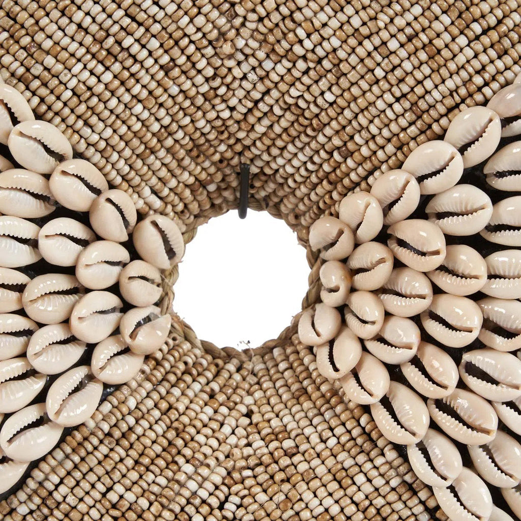 Decoratieobject schelpen op standaard, naturel wit, handgemaakt met ijzeren voet – 24 x 7 x 30 cm