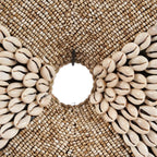 Decoratieobject schelpen op standaard, naturel wit, handgemaakt met ijzeren voet – 24 x 7 x 30 cm