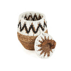 Mand met deksel bananenblad naturel wit met zwart zigzagpatroon, 27 x 27 x 40 cm, woonkamer