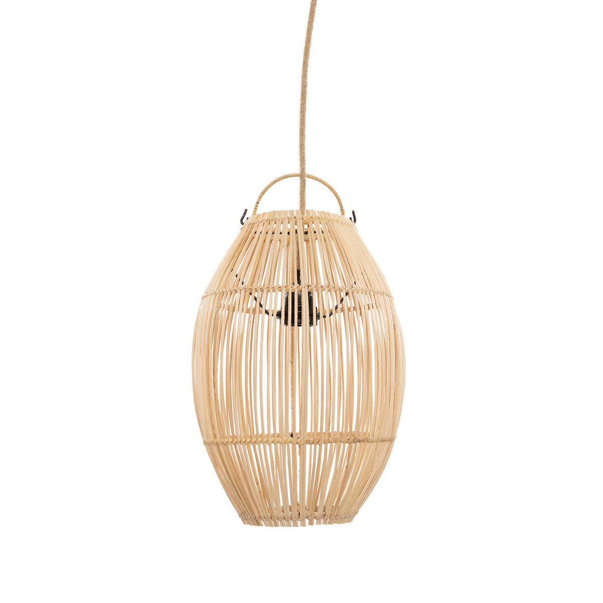 Naturel rotan hanglamp met klokvorm, open vlechtwerk en handvat, hangend aan een touwsnoer