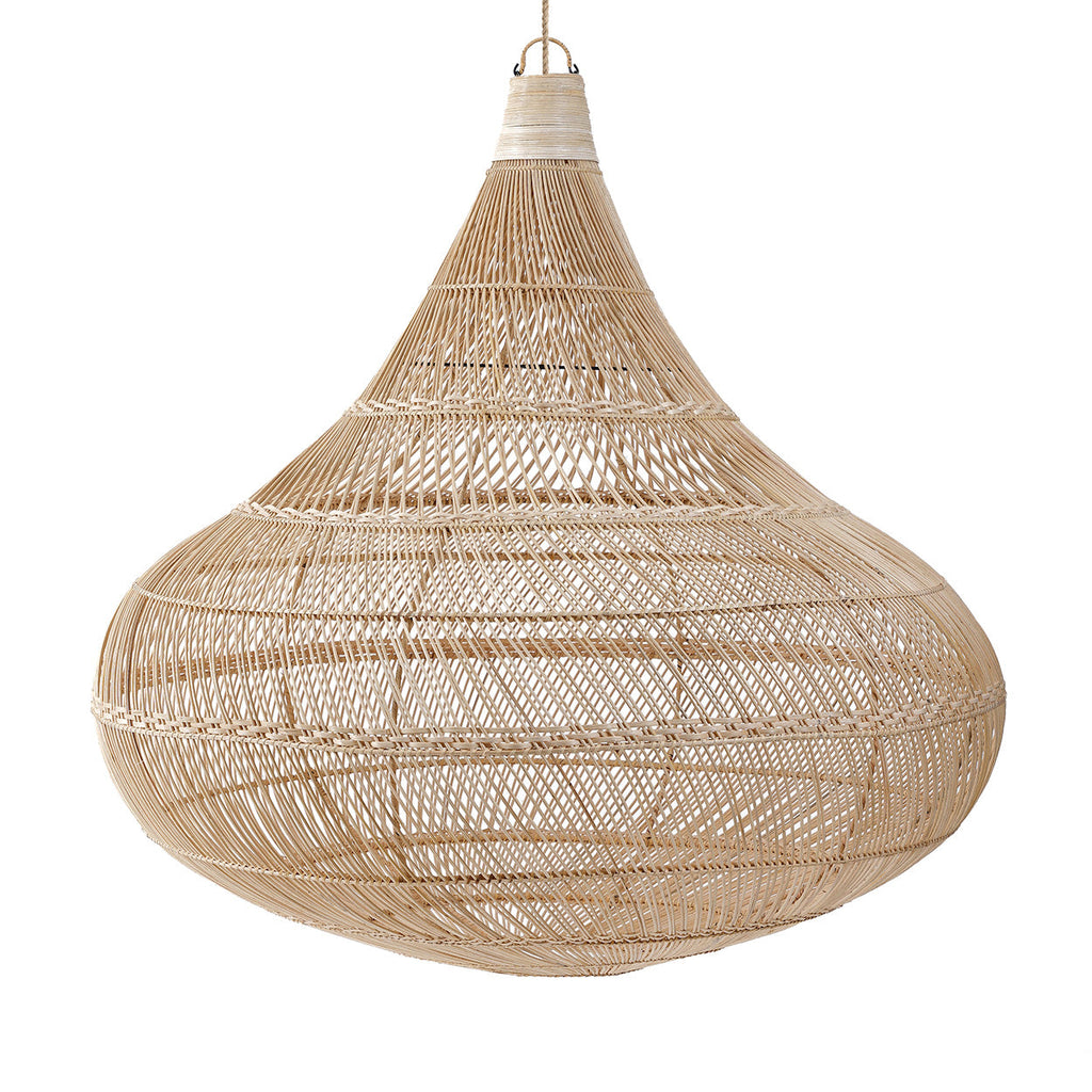 Handgeweven rotan hanglamp in druppelvorm, naturel, met open weefstructuur