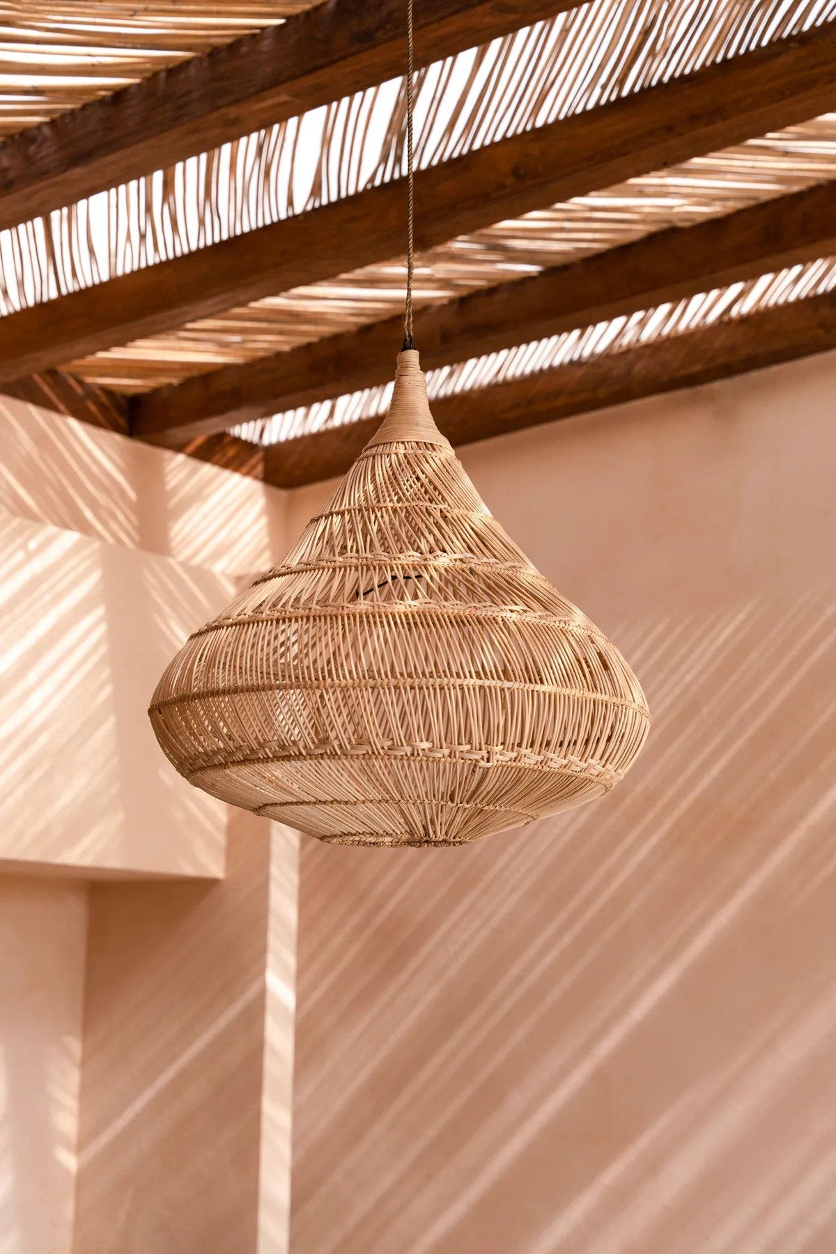 Hanglamp rotan handgeweven The Drop XL naturel Ø 107 x 110 cm, druppelvorm voor woonkamer