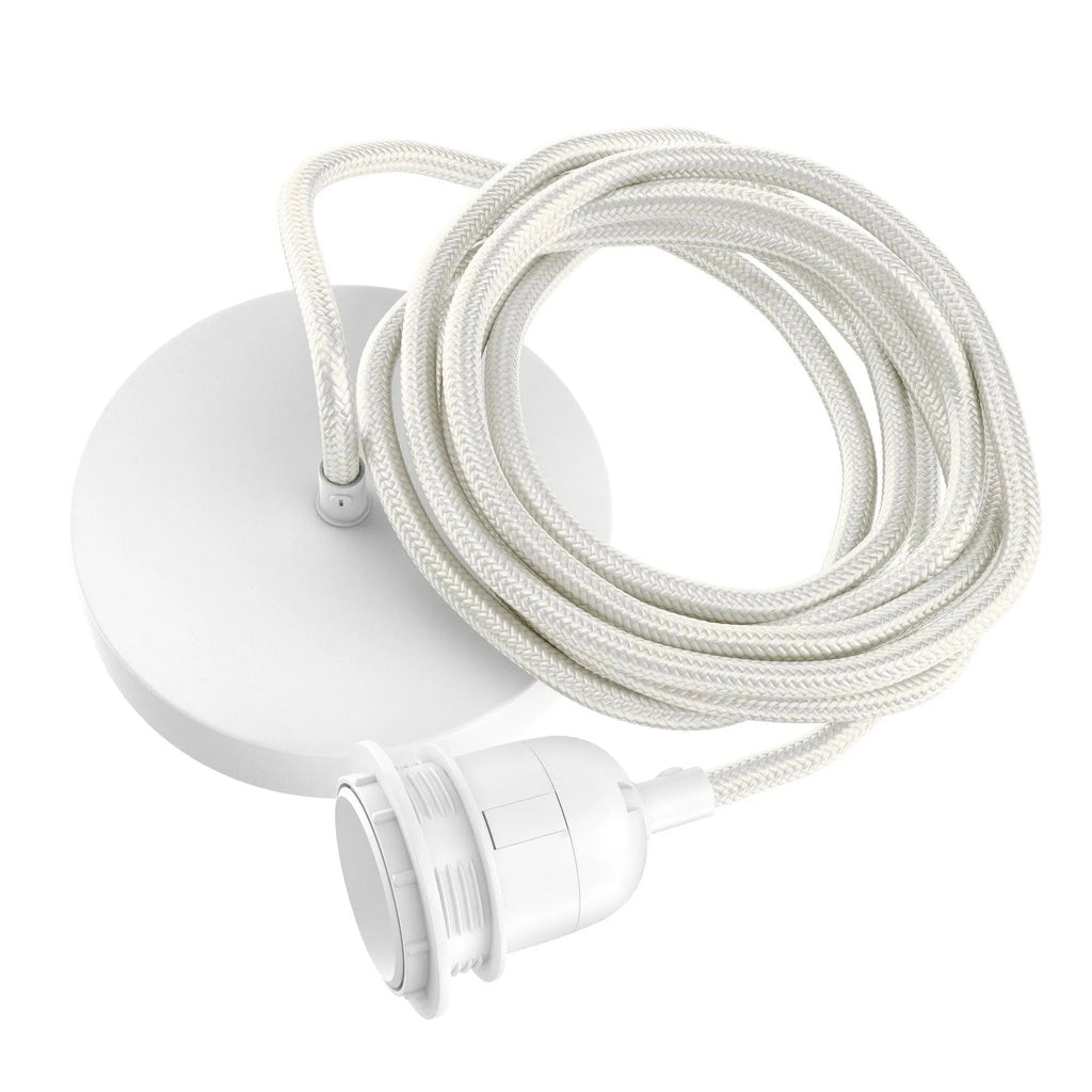 Witte plafondfitting met opgerold wit katoenen snoer en witte lampfitting