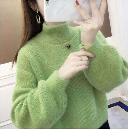 Women's fluffy turtleneck sweater with long balloon sleeves
