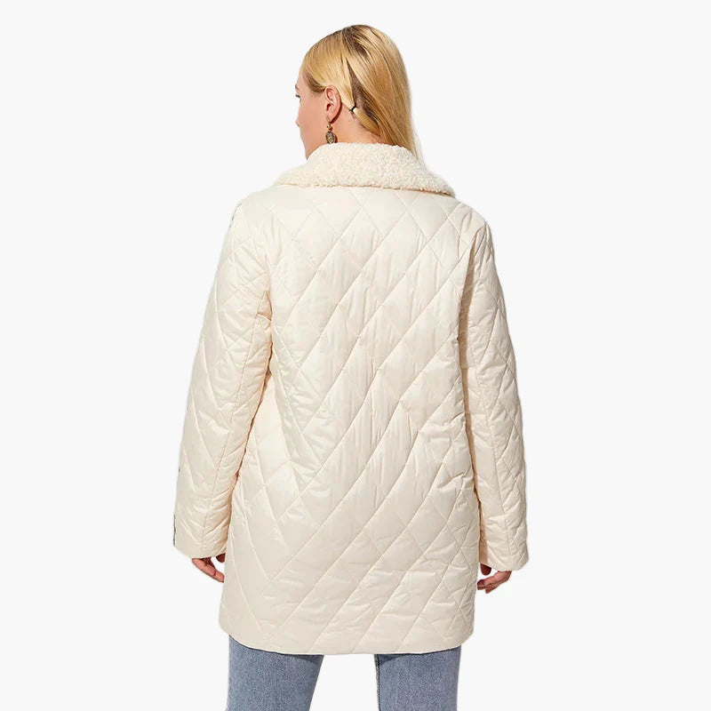 Women's quilted coat with faux fur collar and fashionable urban style