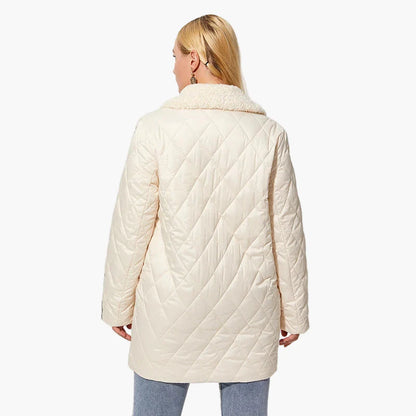 Women's quilted coat with faux fur collar and fashionable urban style