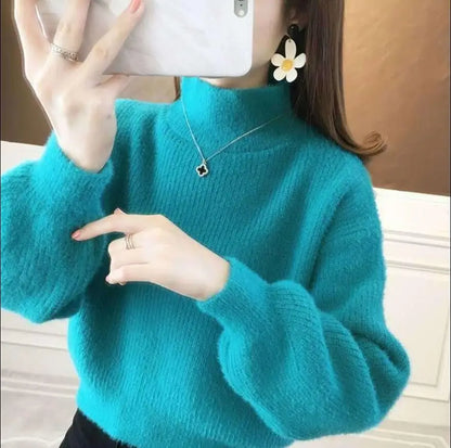 Women's fluffy turtleneck sweater with long balloon sleeves