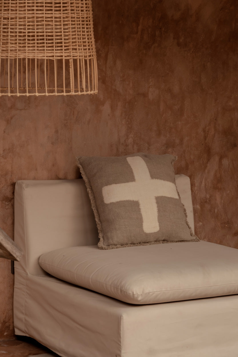 Kussenhoes linnen Ivory Cross, naturel wit met kruis – 50 x 50 cm voor bank en woonkamer