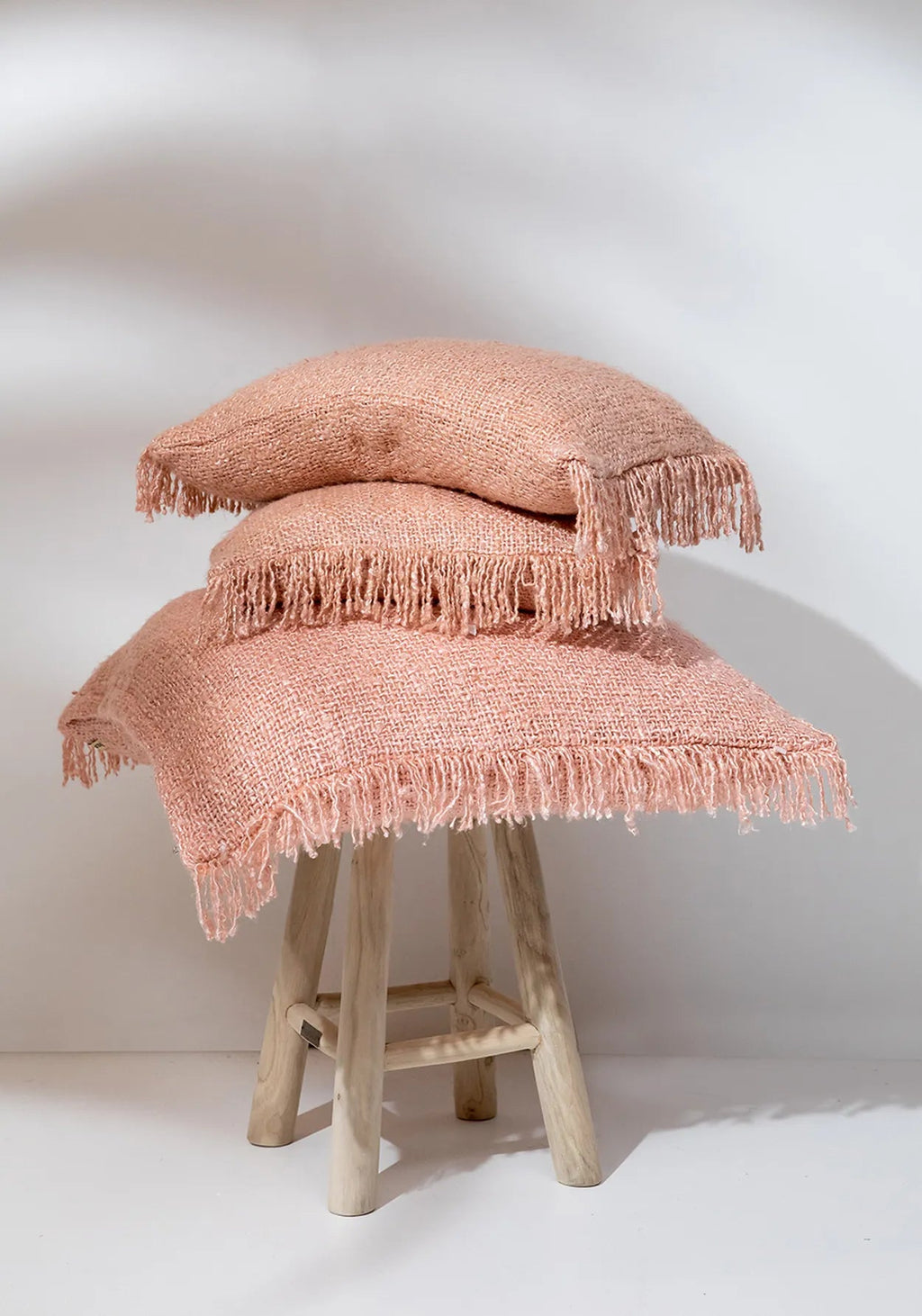 Kussenhoes katoen Oh My Gee zalmroze met franjes 30 x 50 cm, voor woonkamer en slaapkamer