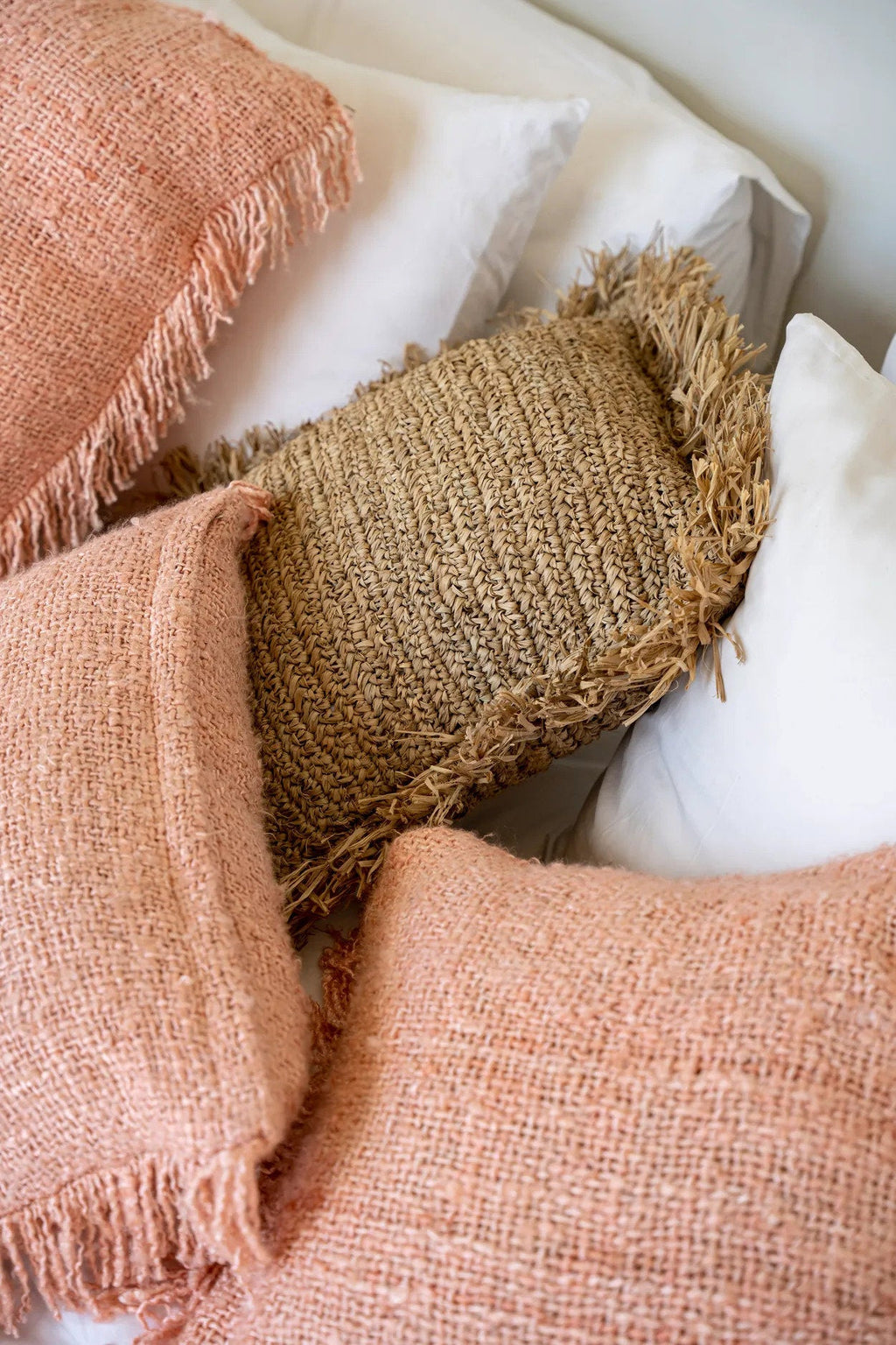Kussenhoes katoen Oh My Gee boho zalmroze 60 x 60 cm, met franjes voor woonkamer en slaapkamer