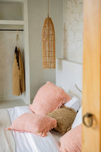 Kussenhoes katoen Oh My Gee boho zalmroze 60 x 60 cm, met franjes voor woonkamer en slaapkamer