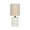Witte tafellamp met gelaagde papier-maché voet en ronde kap in naturel linnenkleur