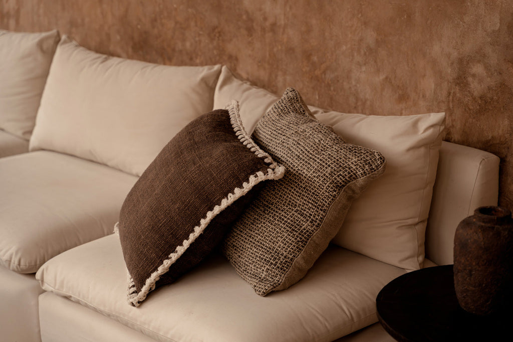 Kussenhoes linnen Linen Grain natuurlijk zwart, handgeweven met structuur – 50 x 50 cm
