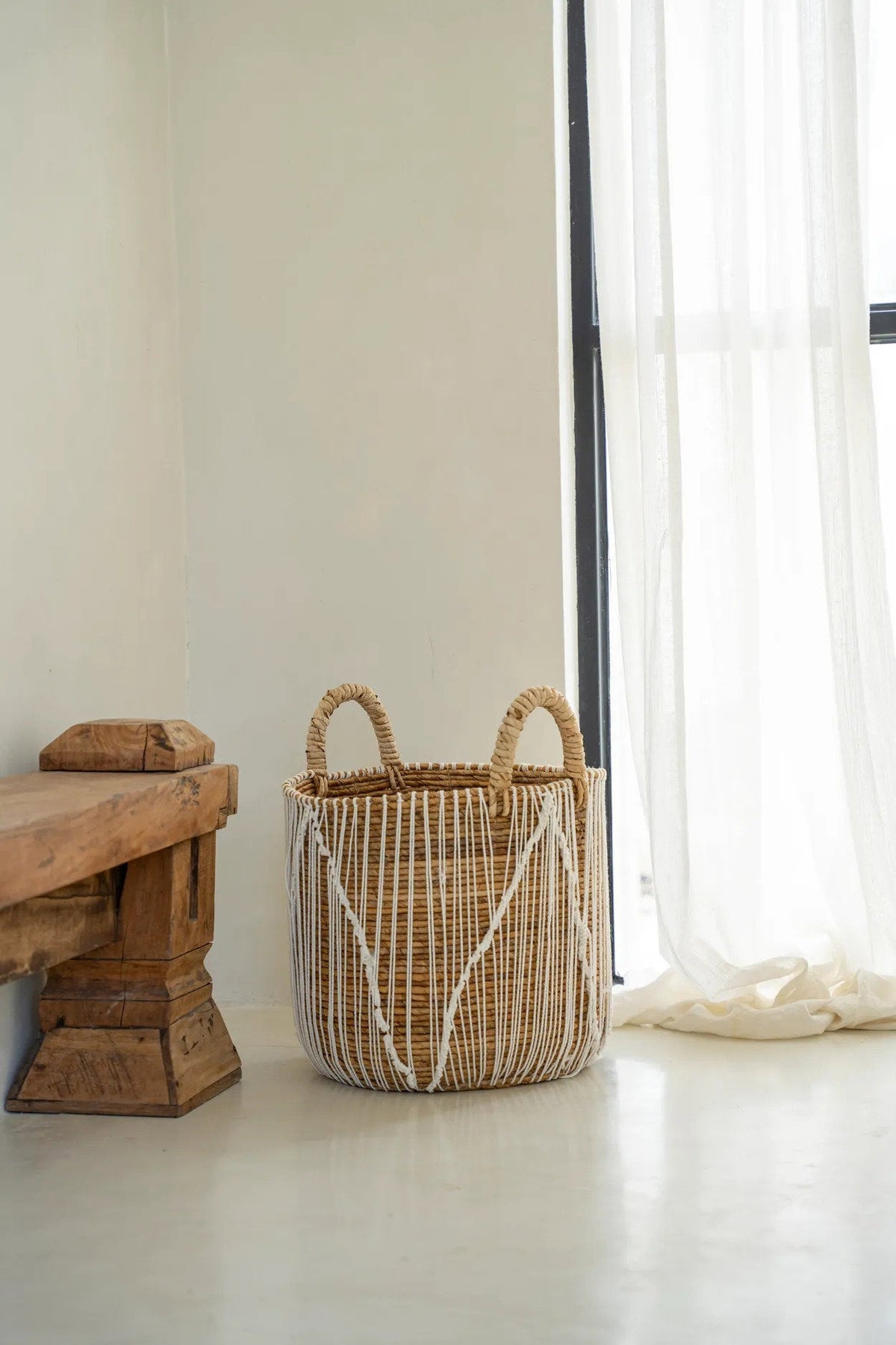 Mand zeegras handgevlochten met wit katoenen patroon, naturel en wit – 35 x 35 x 45 cm, voor opberger of plantenmand