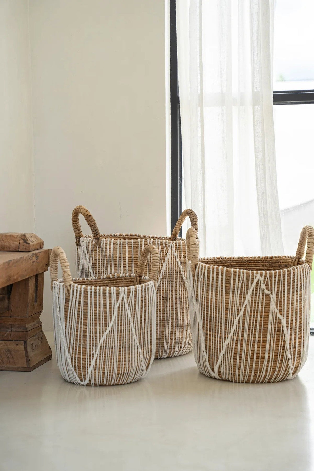 Mand zeegras handgevlochten met wit katoenen patroon, naturel en wit – 35 x 35 x 45 cm, voor opberger of plantenmand