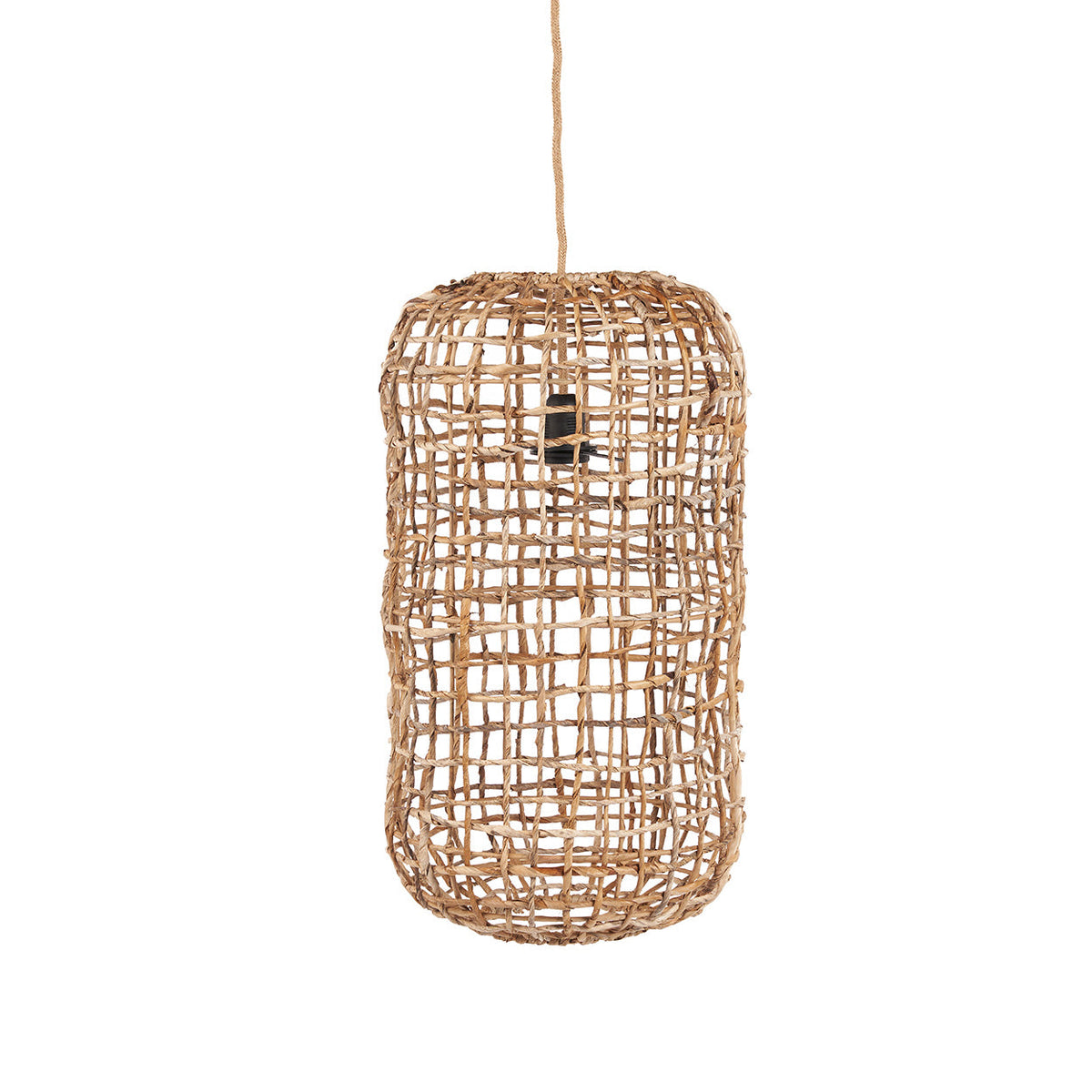Open geweven naturel hanglamp van bananenblad met cilindervormige kap en zichtbare zwarte fitting