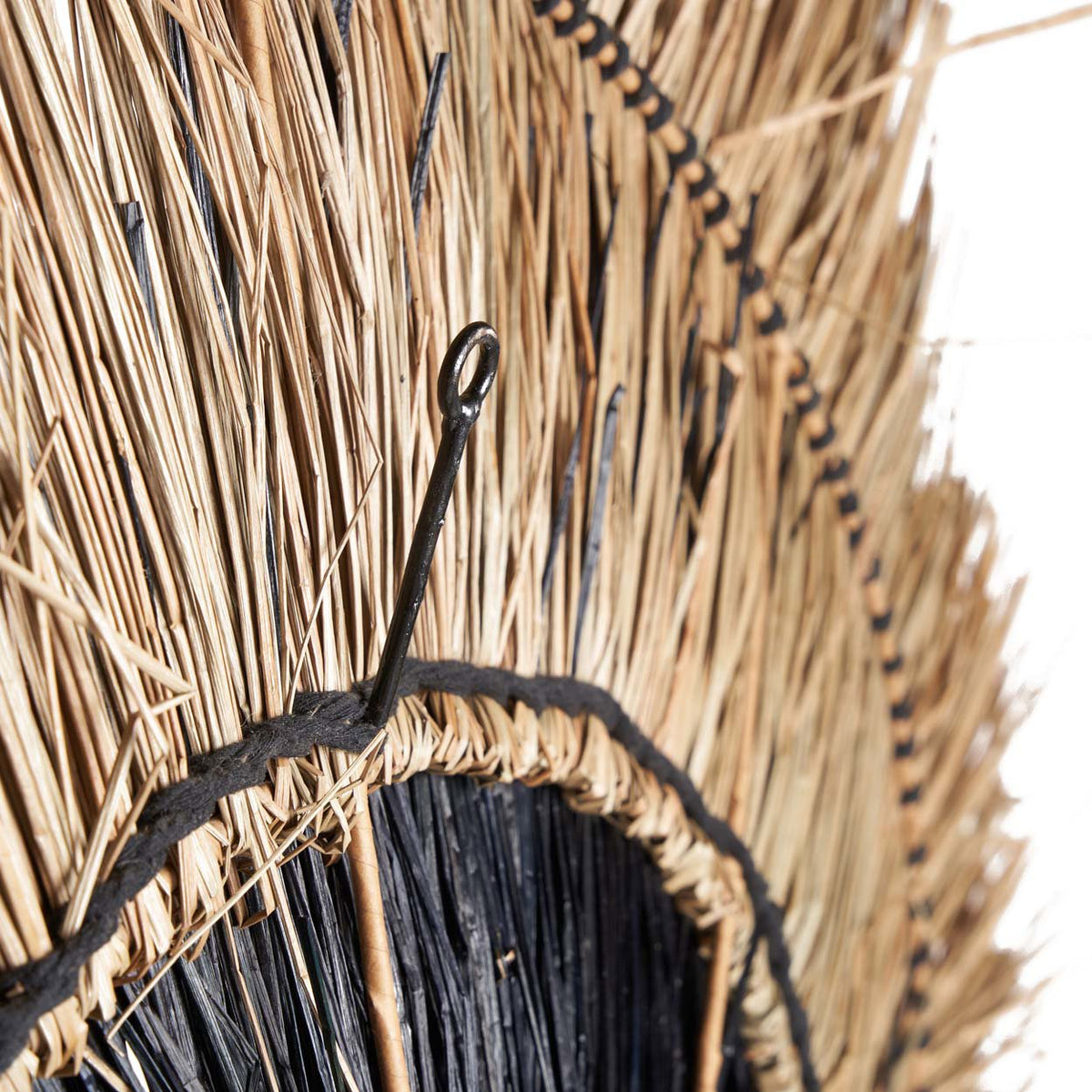 Wanddecoratie bananenblad Amazonia, naturel en zwart, handgemaakt – Ø 110 x 11 cm, voor woonkamer en slaapkamer