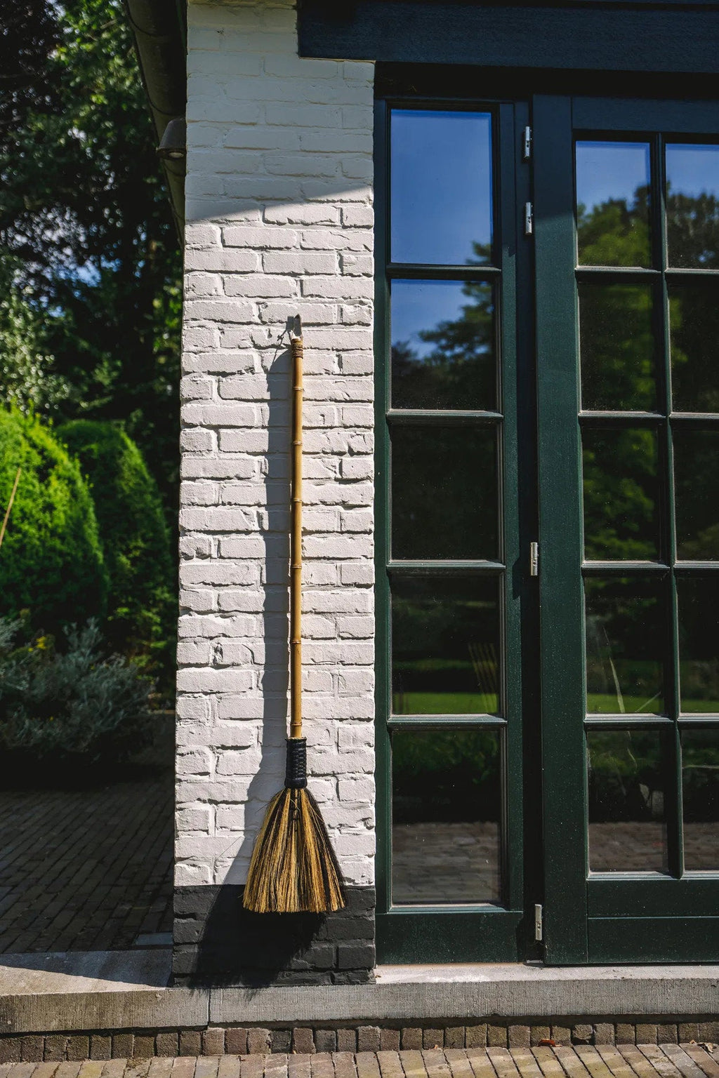 Bezem gras met houten steel, natuurlijk zwart, 5 x 30 x 130 cm, decoratief accent voor woonkamer en hal