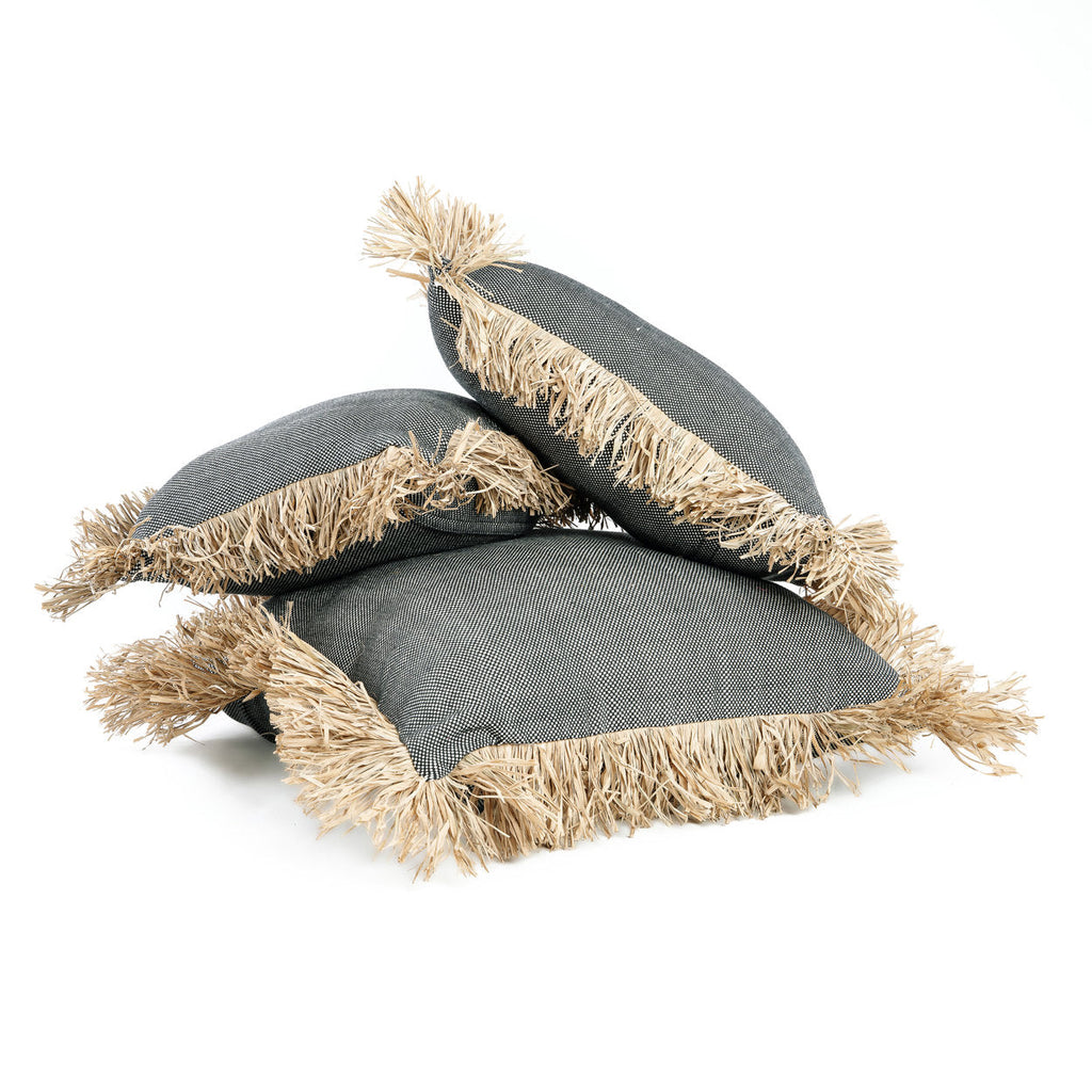 Kussenhoes katoen en raffia Bonita natuurlijk zwart 40 x 40 cm, met raffia franjes voor woonkamer