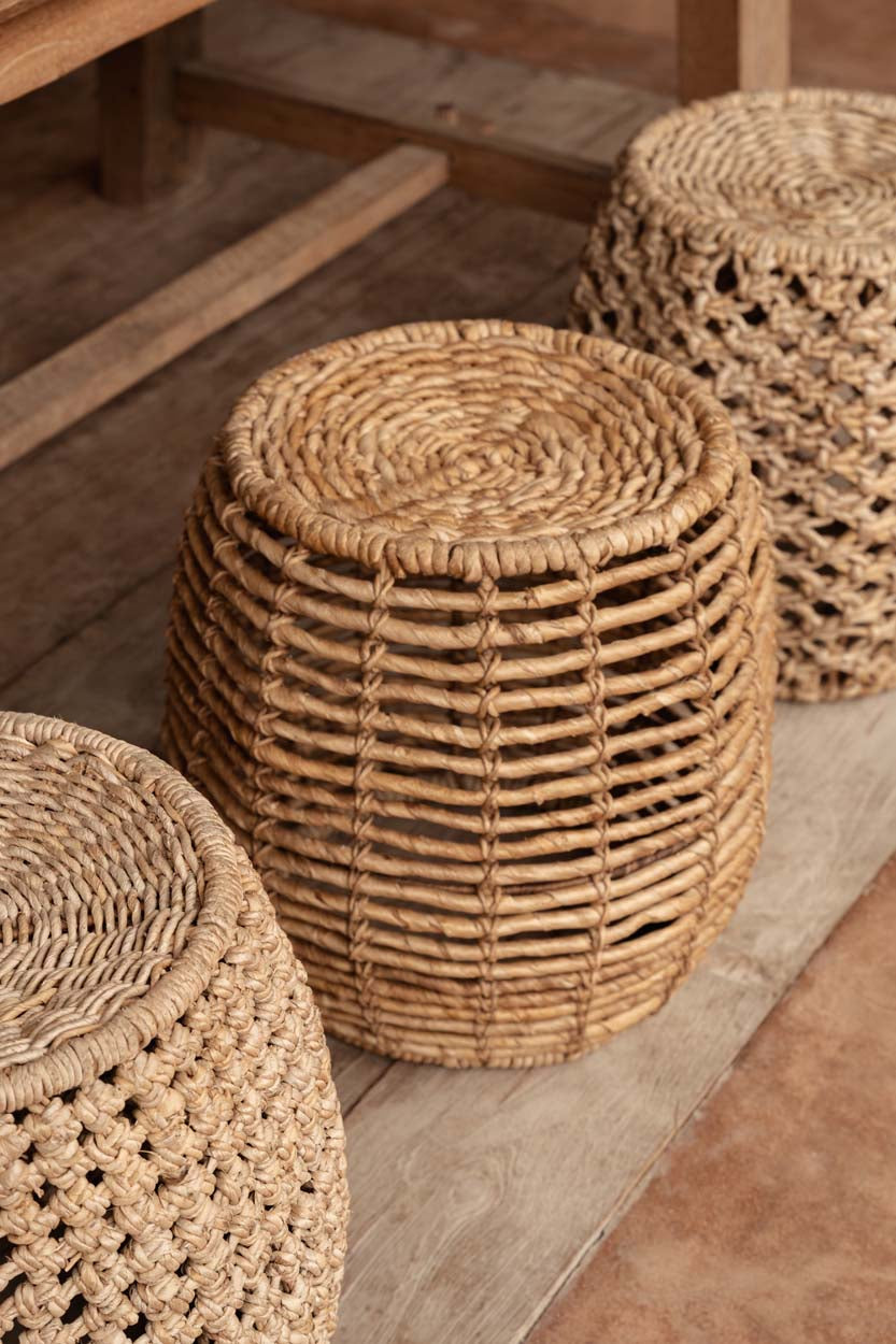 Kruk bananenblad Gustih, naturel, handgemaakt, 48 x 48 x 45 cm, voor woonkamer, slaapkamer en badkamer