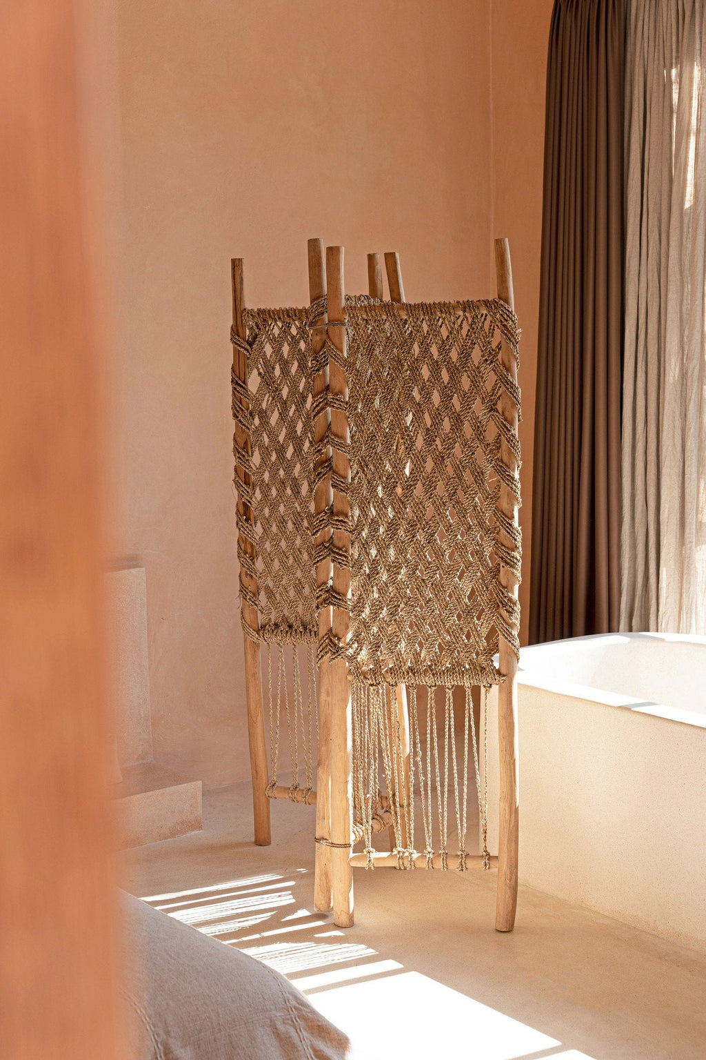 Scheidingswand teakhout zeegras boho naturel H 170 x L 150 x D 5 cm, voor binnen en overdekt buiten