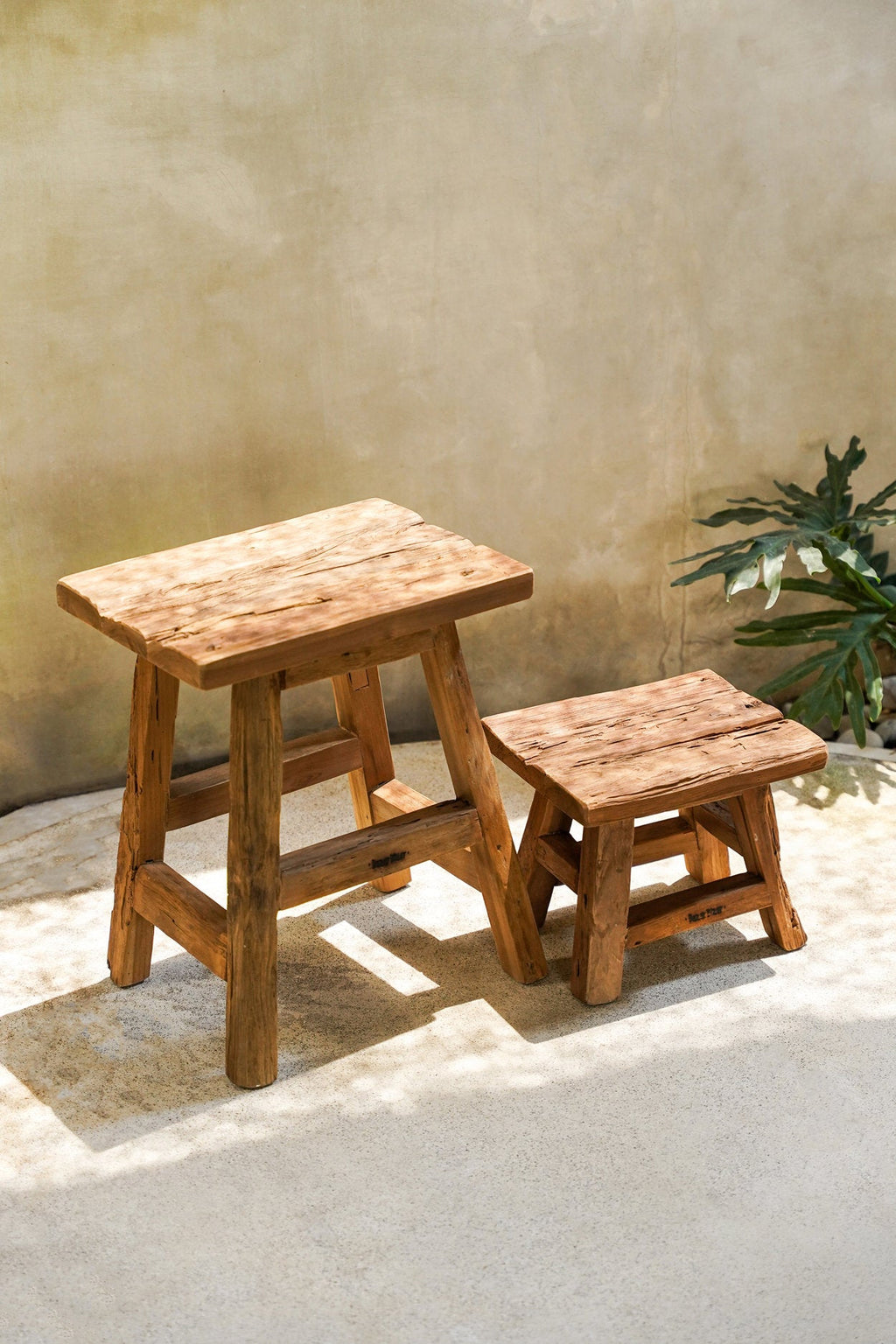 Kruk gerecycled teakhout Yoke naturel – H 46 x B 30 x L 40 cm, voor binnen en overdekt buiten