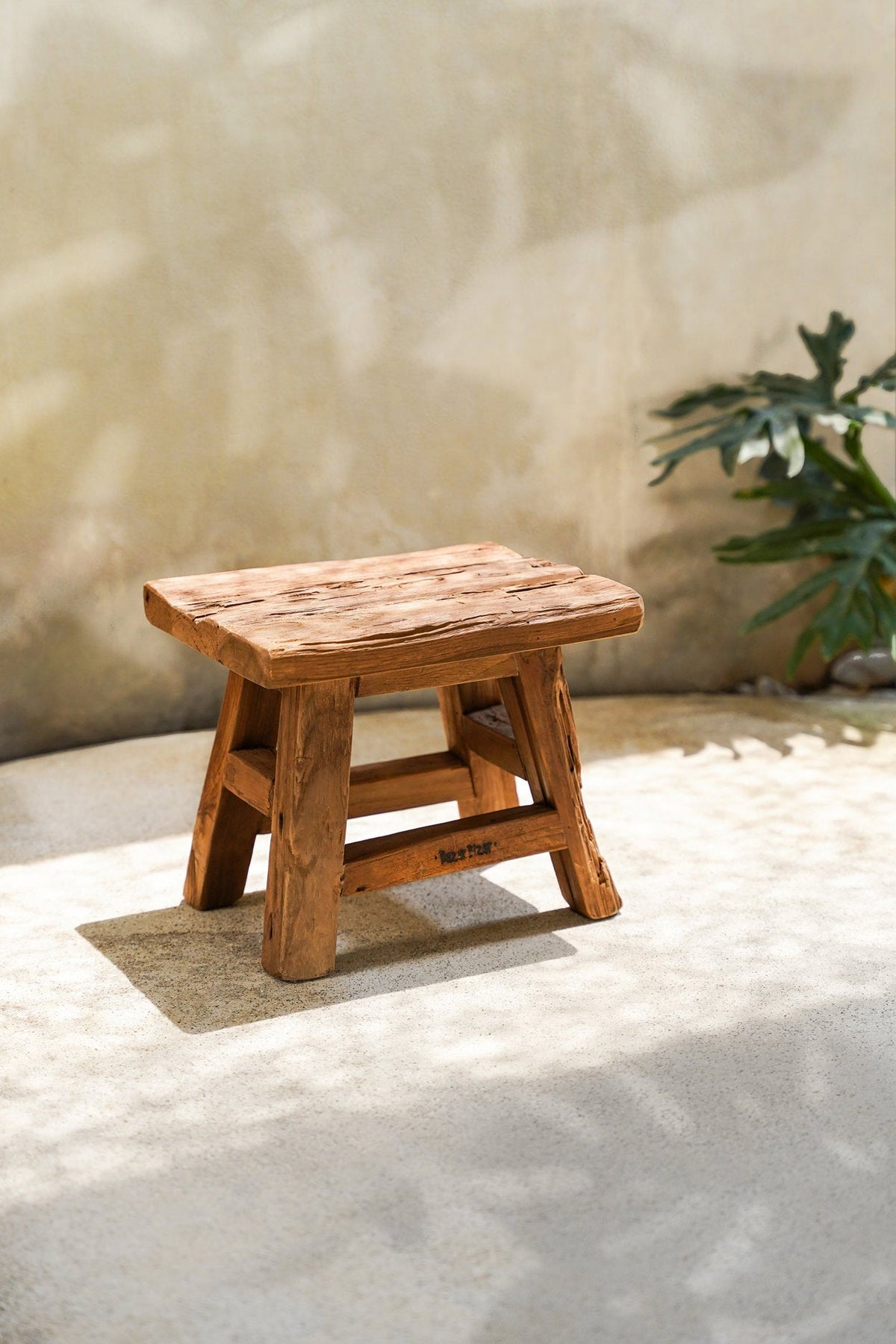 Kruk gerecycled teakhout naturel Yoke, handgemaakt – 29 x 21 x 25 cm