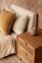 Nachtkastje teak en riet Harmony, naturel – 51 x 48 x 48 cm, met twee lades voor de slaapkamer
