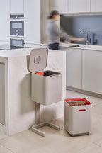 Prullenbak afvalscheiding Totem Compact stone wit, 2 x 20 liter, stapelbaar met uitneembare emmers, keuken