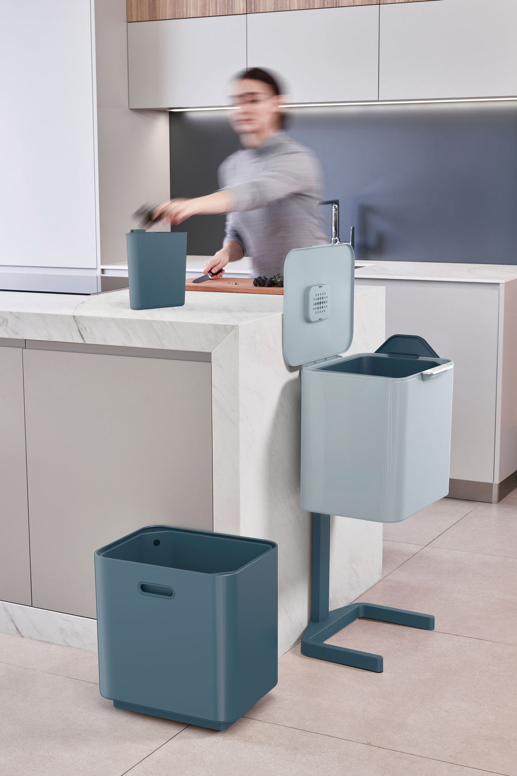 Prullenbak Totem Max Sky blauw 60 L, 2 compartimenten van 30 L voor afvalscheiding