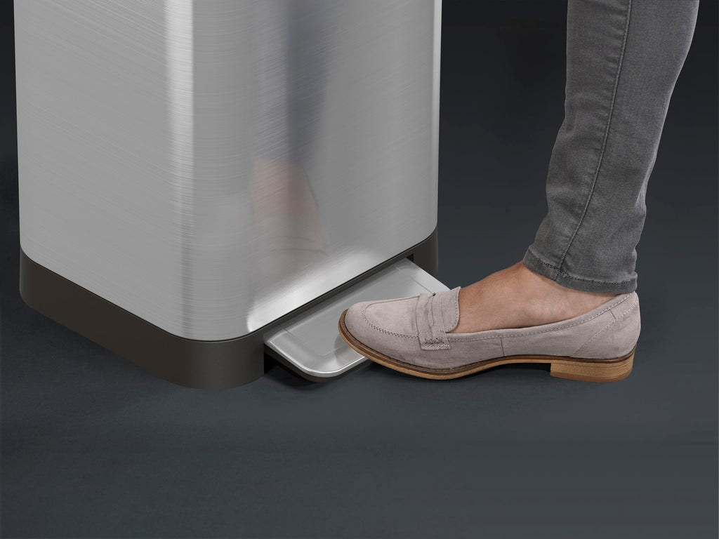 Prullenbak roestvrij staal Titan zilvergrijs 20 L, met compressor, voetpedaal en soft-close deksel