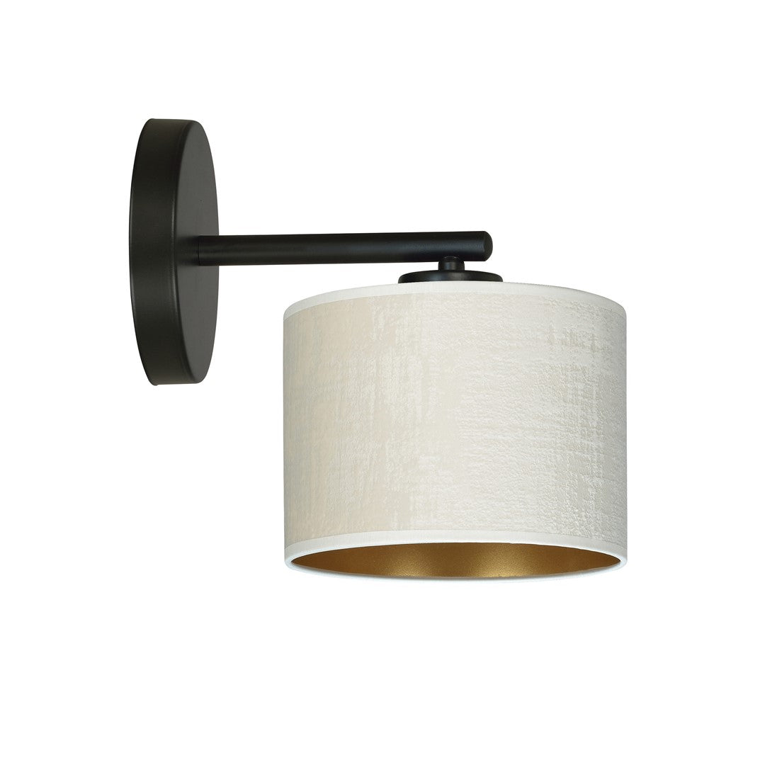 Wandlamp met zwarte wandplaat en arm, witte stoffen kap en goudkleurige binnenkant