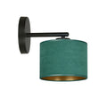 Wandlamp met zwart stalen armatuur en ronde wandplaat, groen stoffen lampenkap met goudkleurige binnenkant