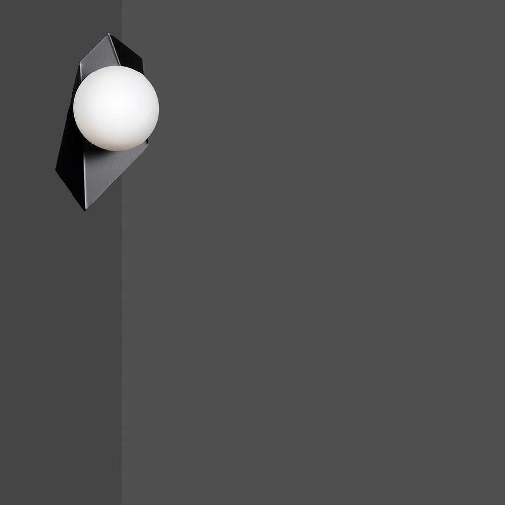 Wandlamp gepoedercoat staal Drifton zwart, witte glazen kap Ø 15 cm, 20 x 30 cm, hal en woonkamer