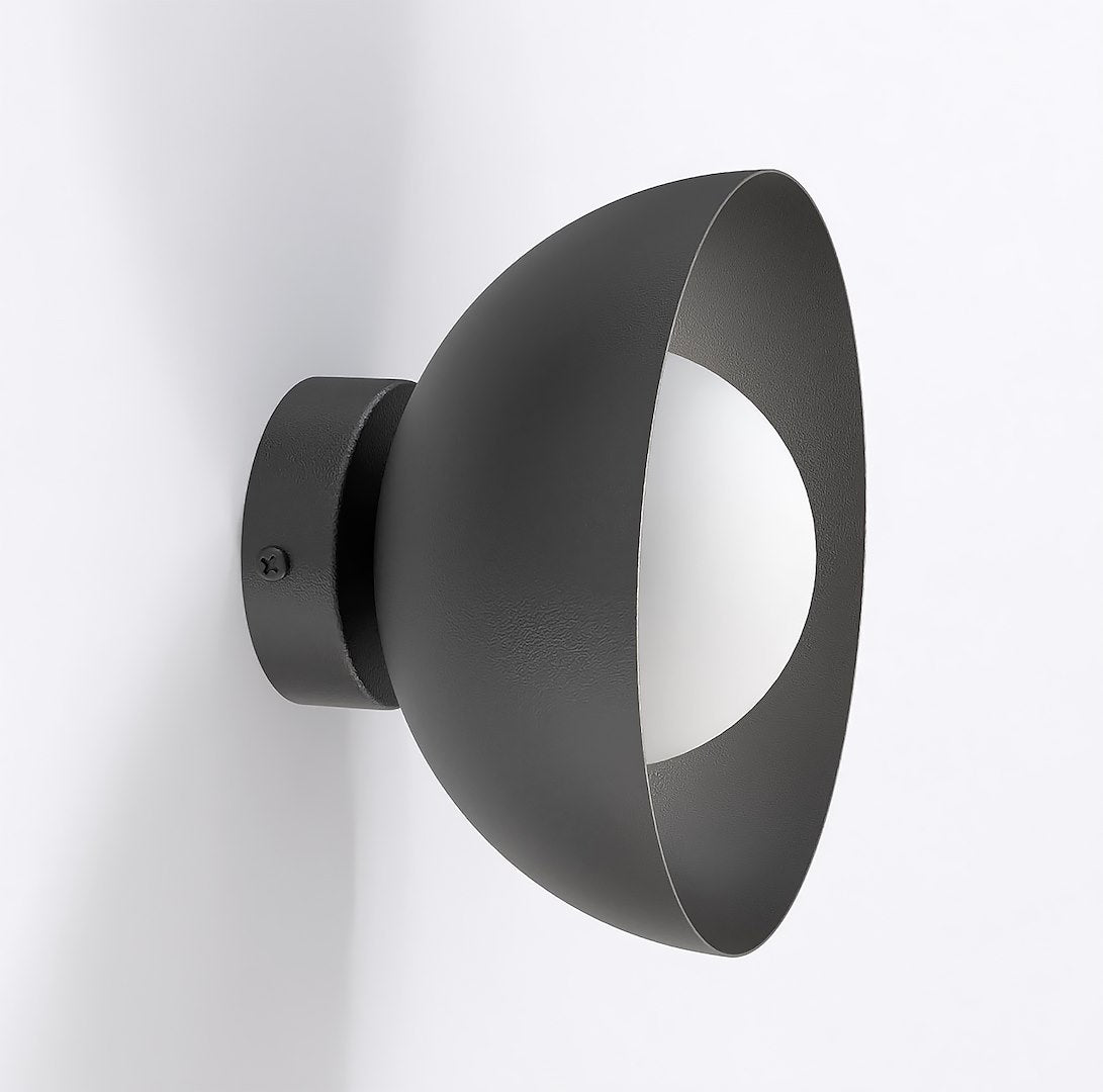 Wandlamp gepoedercoat staal minimalistisch Bibi K1 zwart met witte kap, G9 fitting